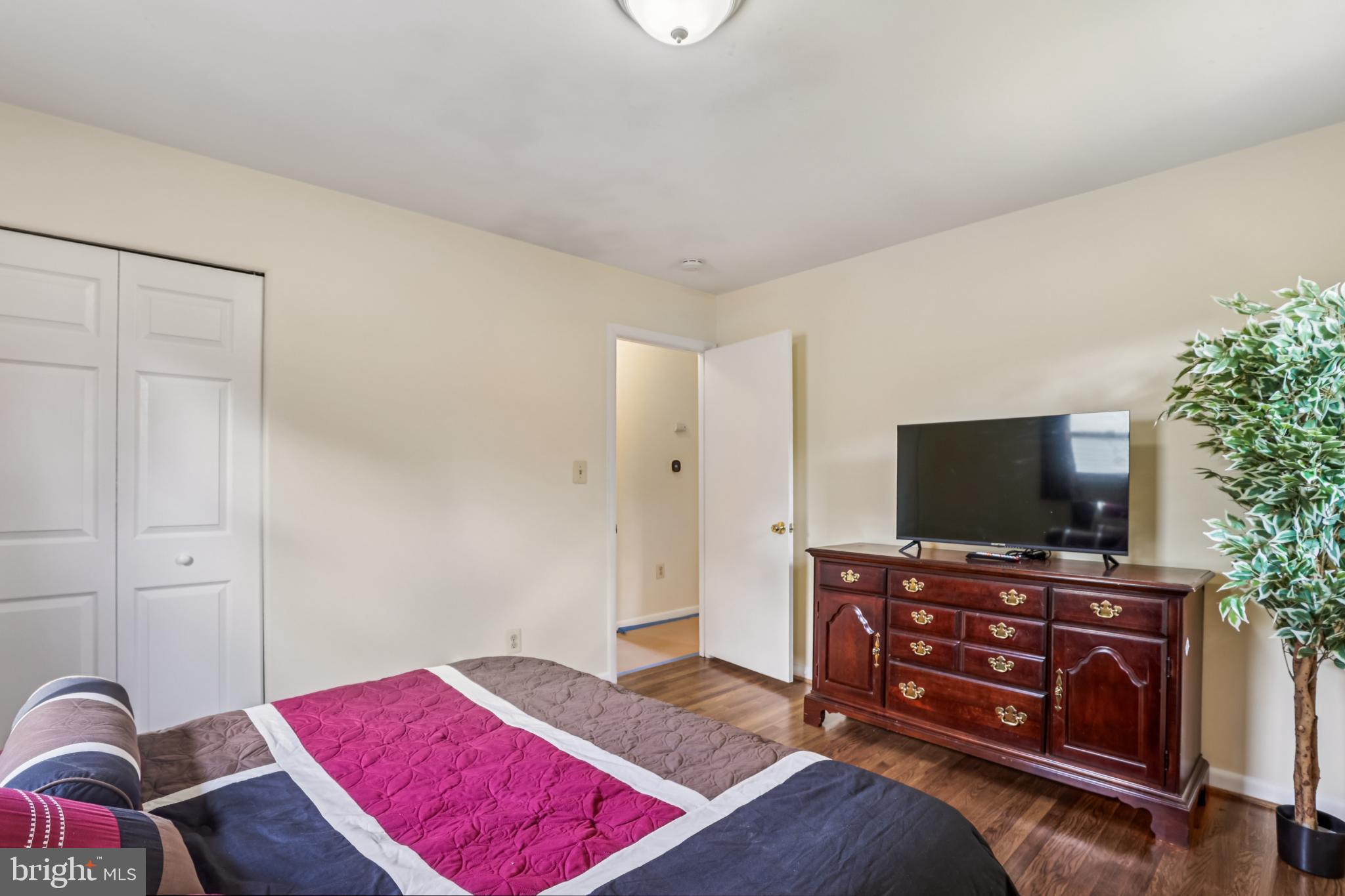 617 Denham Road Rockville, MD 20851 - Photo 11 of 31 Cozy bedroom with warm, inviting tones.