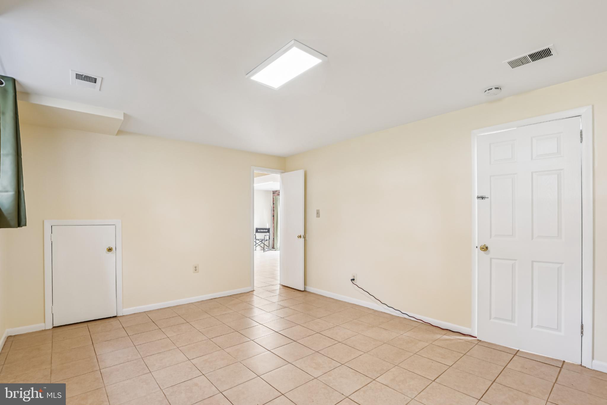 617 Denham Road Rockville, MD 20851 - Photo 25 of 31 Spacious, versatile room with natural light.