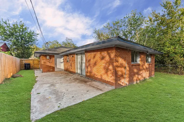 a view of an house with backyard space and garden