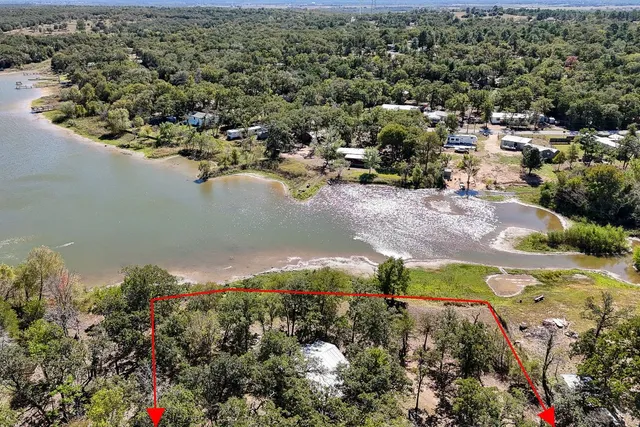 $338,000 | 131 Moccasin Bend Drive, Smithville, TX 78957