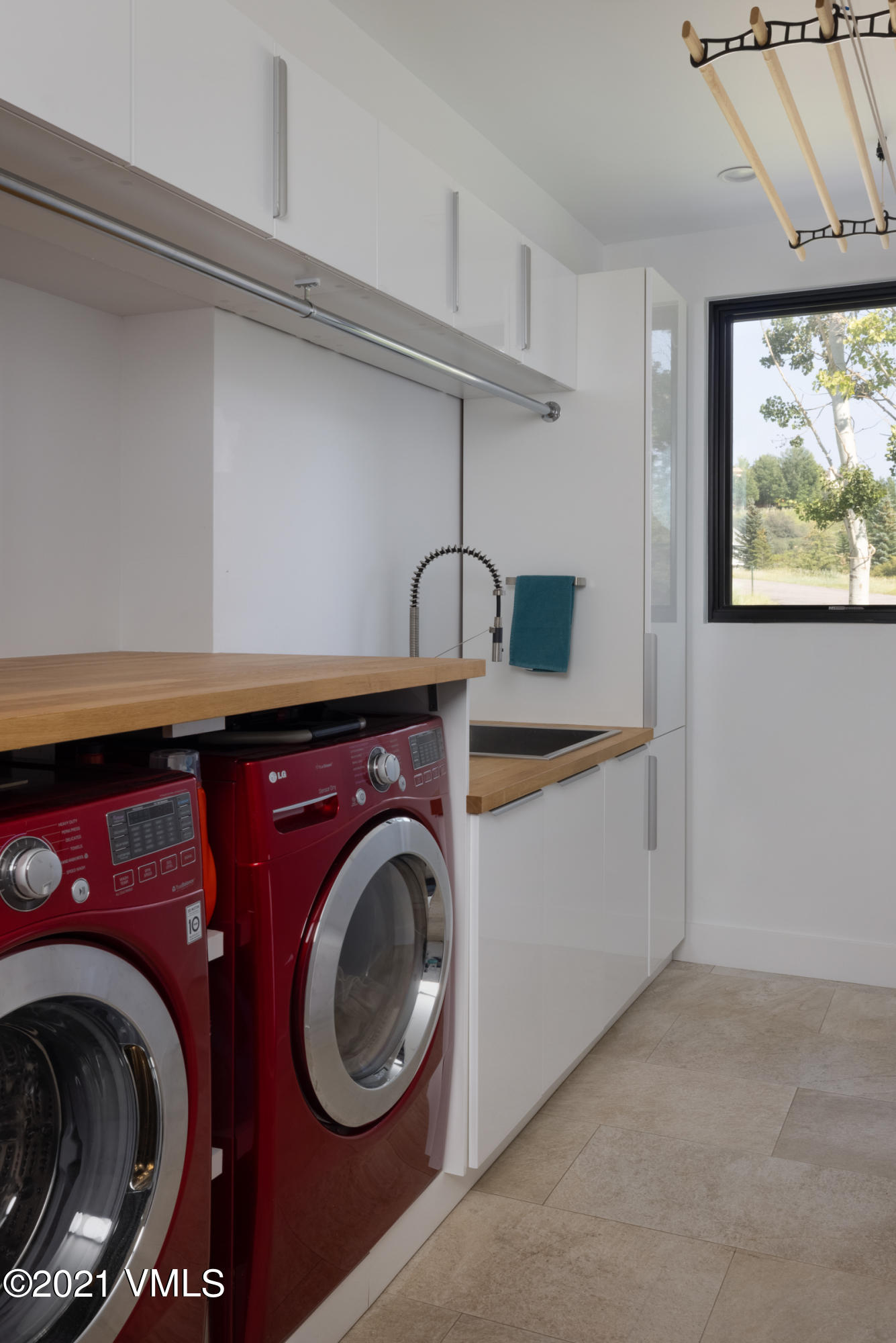 4380 June Point Avon, CO 81620 - Photo 32 of 39 a utility room with dryer and washer