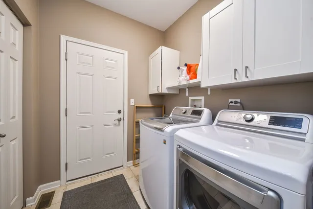 $383,000 | 290 Remington Drive, St. Charles, IL 60175