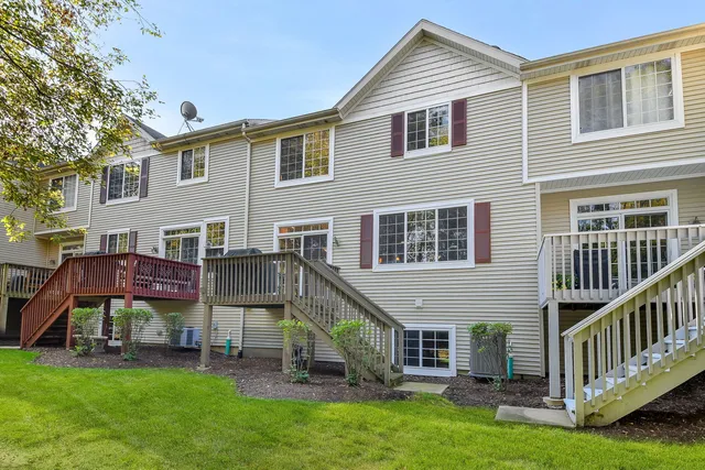 $383,000 | 290 Remington Drive, St. Charles, IL 60175