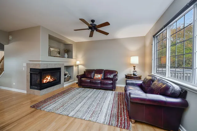 $383,000 | 290 Remington Drive, St. Charles, IL 60175