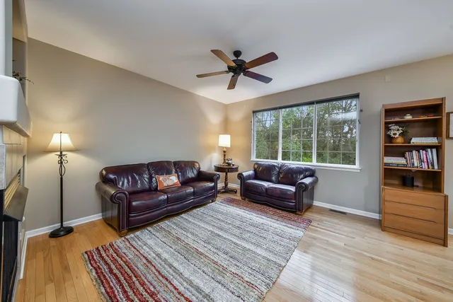 $383,000 | 290 Remington Drive, St. Charles, IL 60175