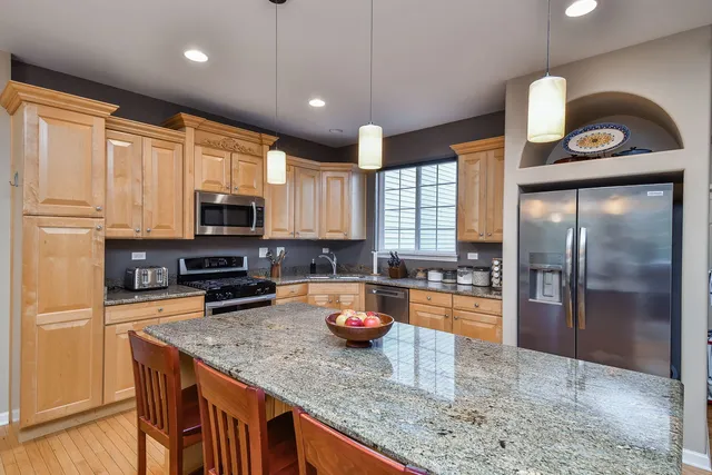 $383,000 | 290 Remington Drive, St. Charles, IL 60175