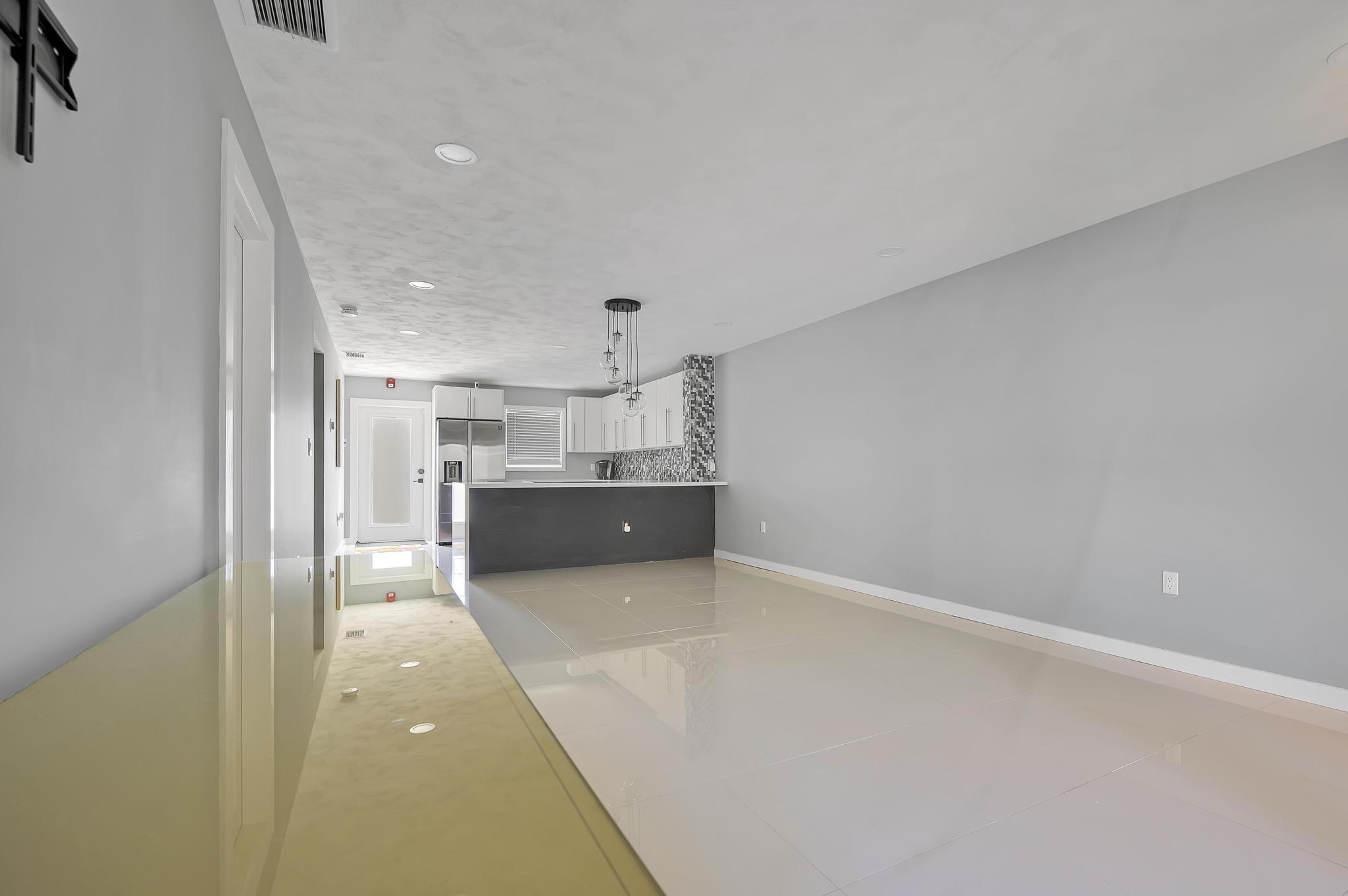 200 Berkley Road, Unit 106 Hollywood, FL 33024 - Photo 12 of 39 57A3FAD2-A057-4E24-ABDB-6D2BB5DF1ED2