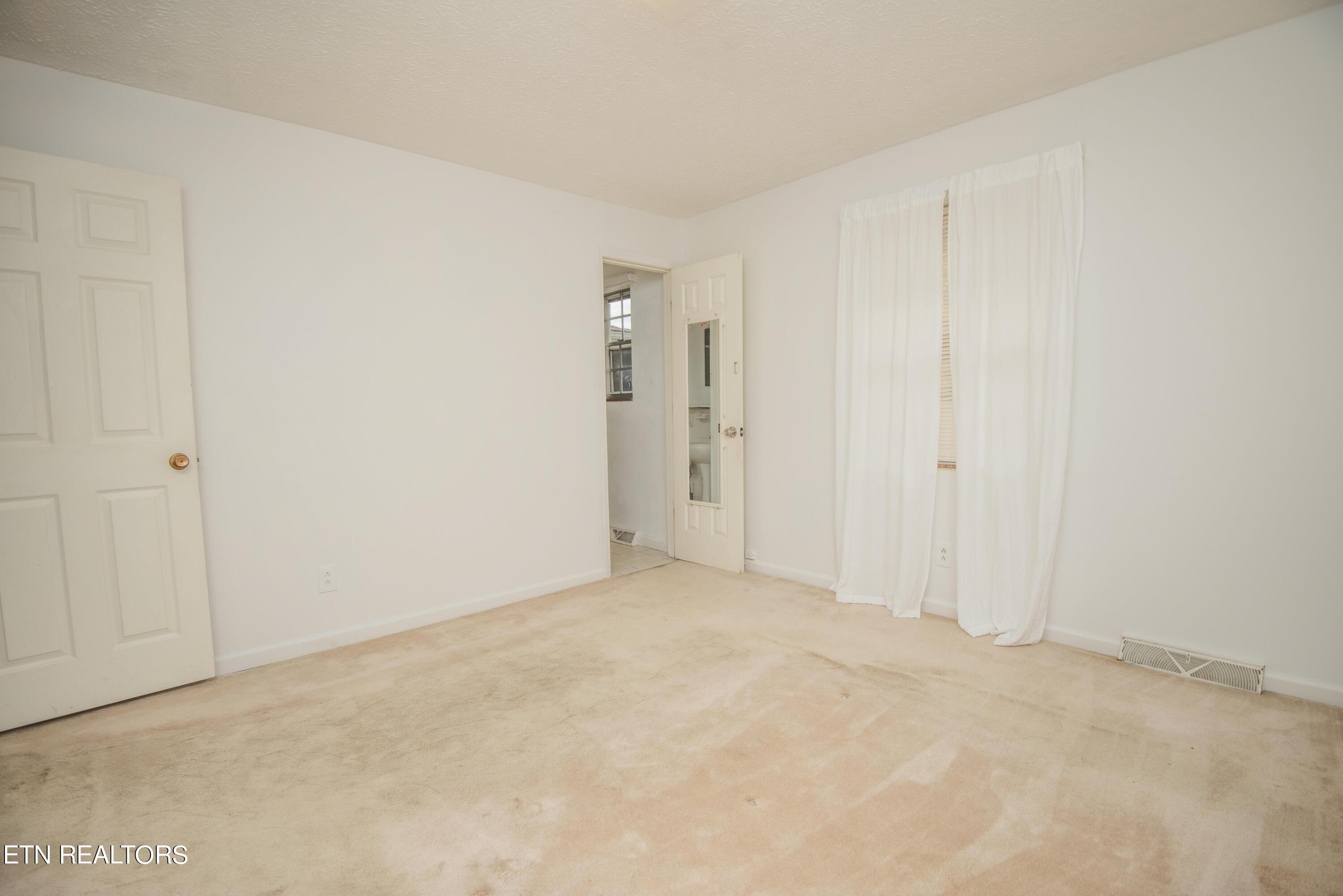 3238 Pineview Road Maryville, TN 37803 - Photo 24 of 51 Master BR