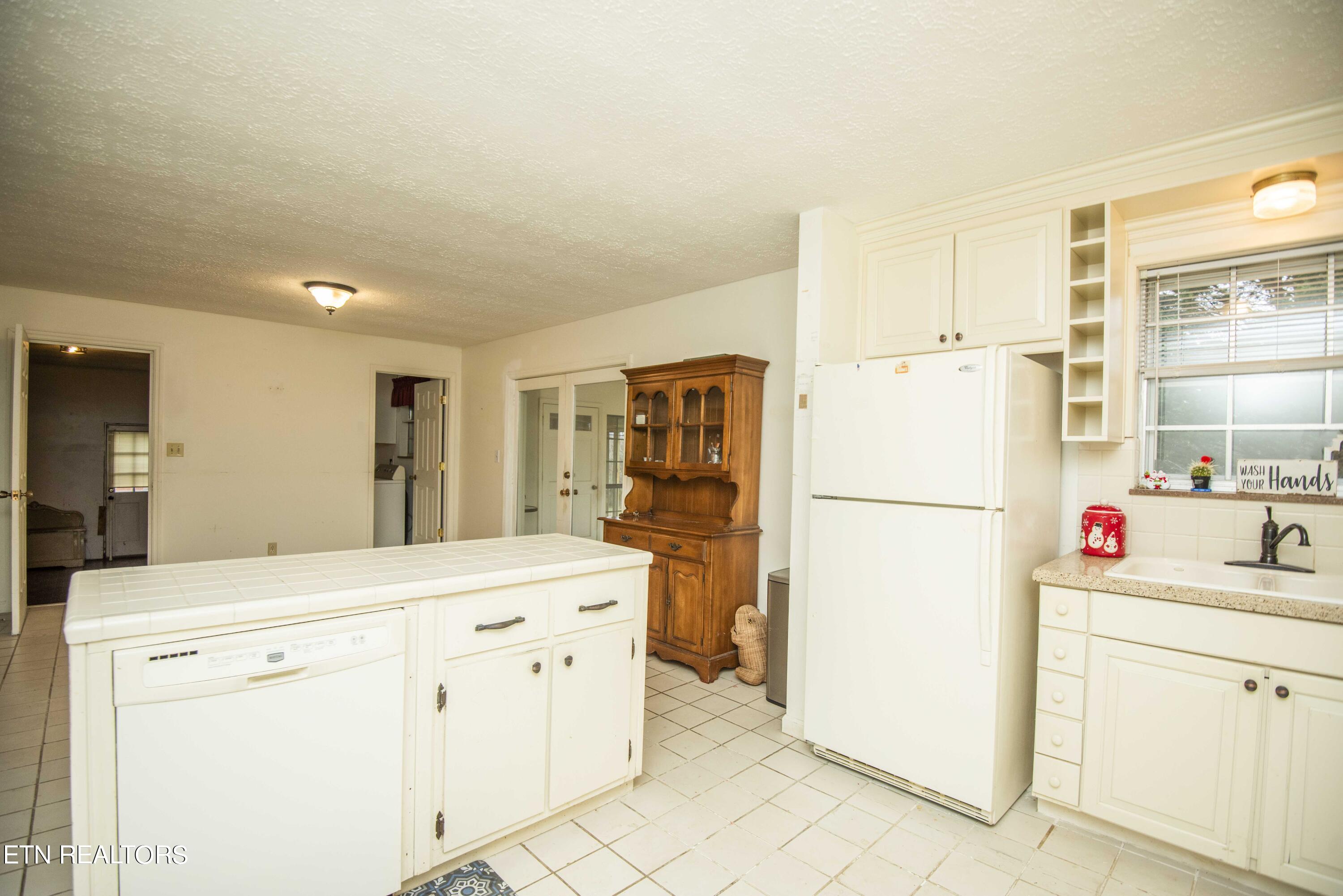 3238 Pineview Road Maryville, TN 37803 - Photo 6 of 51 Kitchen