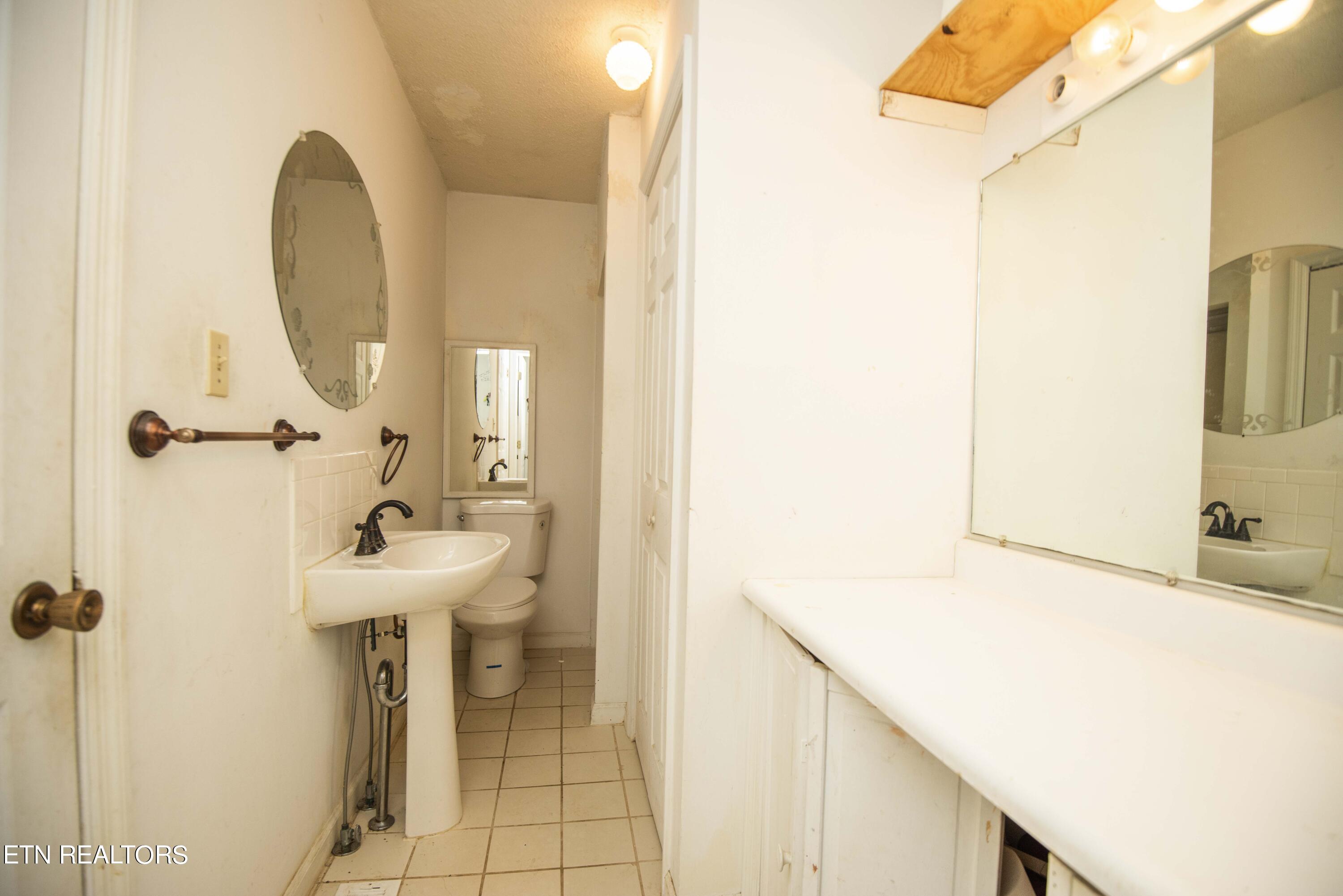 3238 Pineview Road Maryville, TN 37803 - Photo 8 of 51 Third Bath