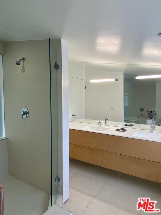 338 Rennie Avenue, Unit 2 Venice, CA 90291 - Photo 12 of 21 a bathroom with a double vanity sink and mirror