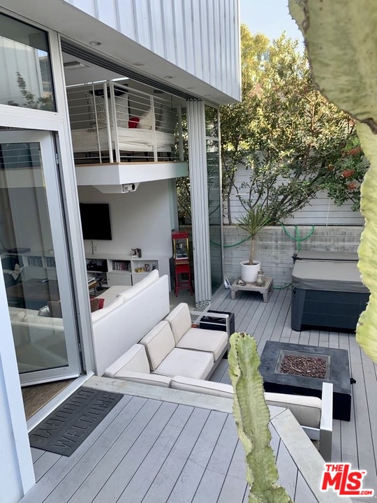 338 Rennie Avenue, Unit 2 Venice, CA 90291 - Photo 19 of 21 a view of a patio with couches and potted plants