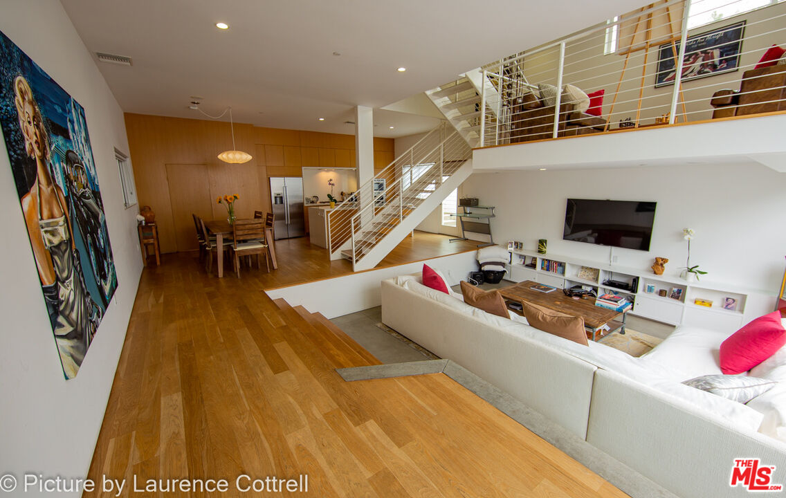 338 Rennie Avenue, Unit 2 Venice, CA 90291 - Photo 20 of 21 a view of a room with gym equipment