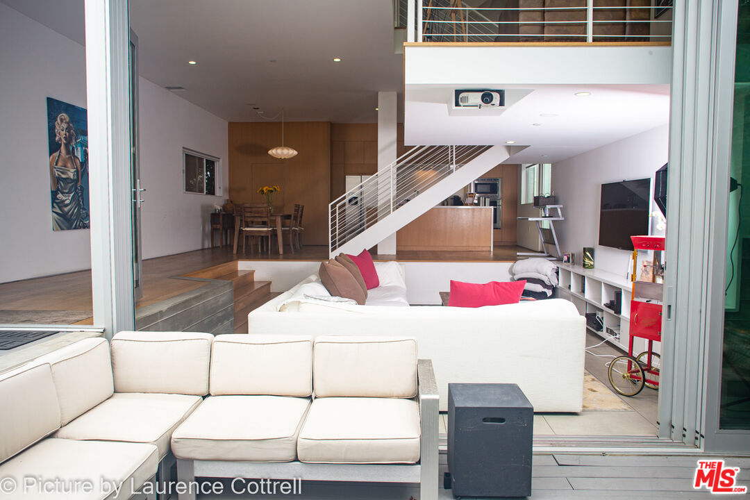 338 Rennie Avenue, Unit 2 Venice, CA 90291 - Photo 21 of 21 a living room with furniture and white walls