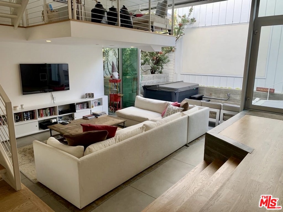 338 Rennie Avenue, Unit 2 Venice, CA 90291 - Photo 5 of 21 a living room with furniture and a flat screen tv