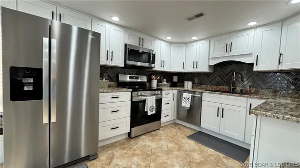 $849,000 | 17876 Tradewind Drive, Rocky Mount, MO 65072