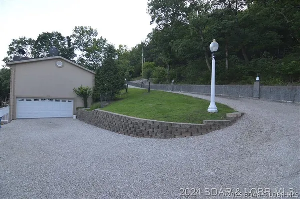 $849,000 | 17876 Tradewind Drive, Rocky Mount, MO 65072