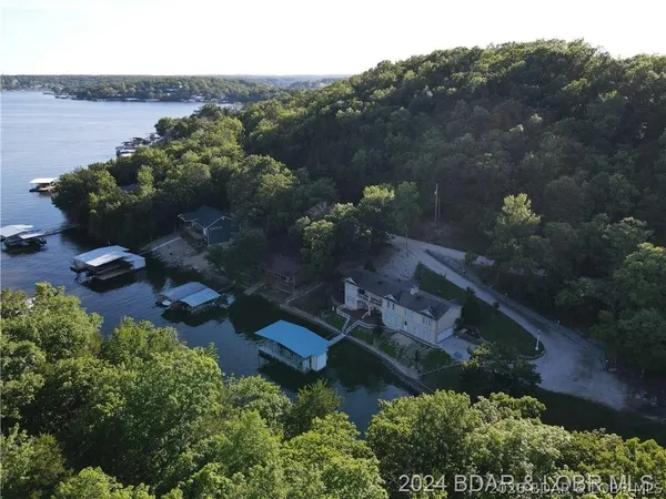 $849,000 | 17876 Tradewind Drive, Rocky Mount, MO 65072