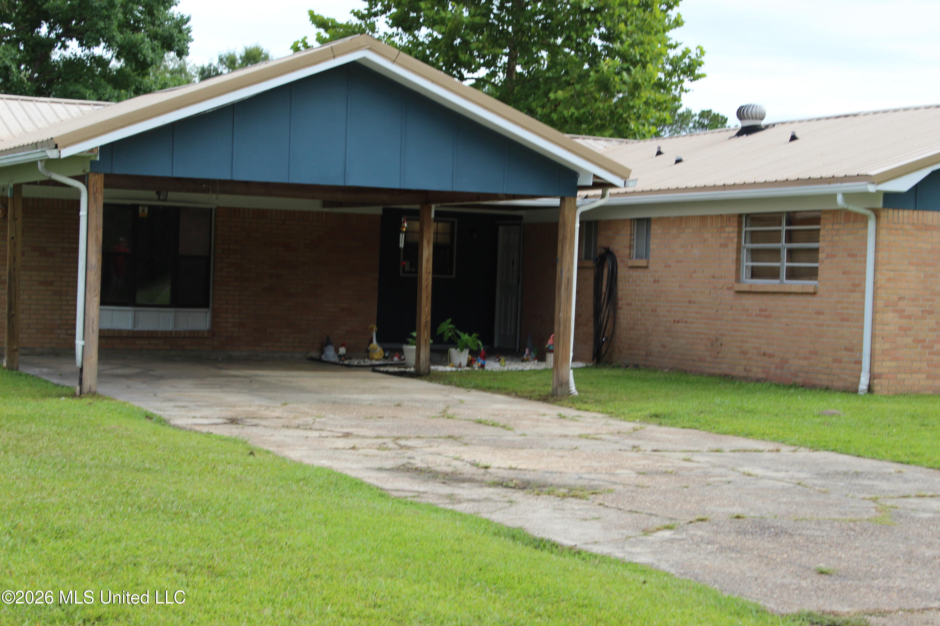 8517 Greenfields Road Moss Point, MS 39562 - Photo 4 of 53 IMG_1241