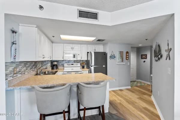 $2,800 | 3023 South Atlantic Avenue, Unit 702, Daytona Beach, FL 32118