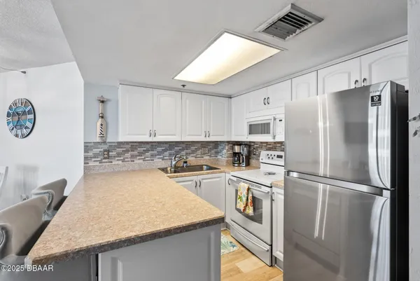 $2,800 | 3023 South Atlantic Avenue, Unit 702, Daytona Beach, FL 32118