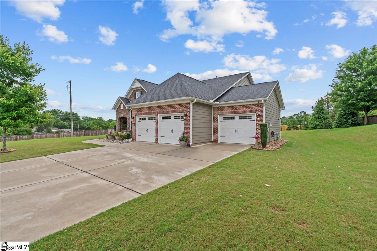228 Holstein Court Fountain Inn, SC 29644 - Photo 3 of 46 Gallery Image 3
