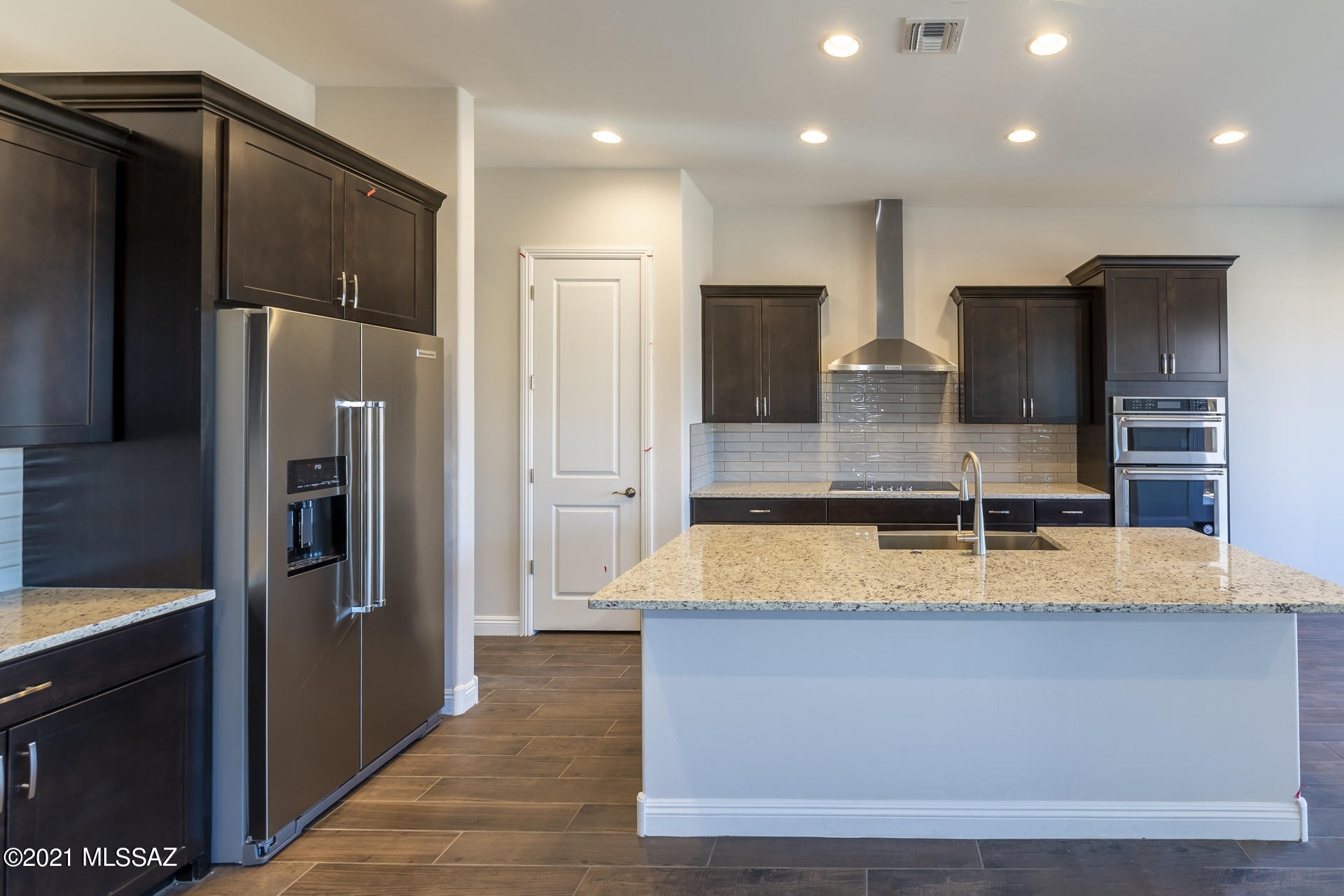 677 East Romsdalen Road East Tucson, AZ 85755 - Photo 4 of 44
