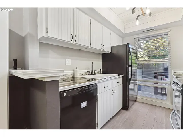 $279,900 | 1614 Northwest Bridgeway Lane, Beaverton, OR 97006