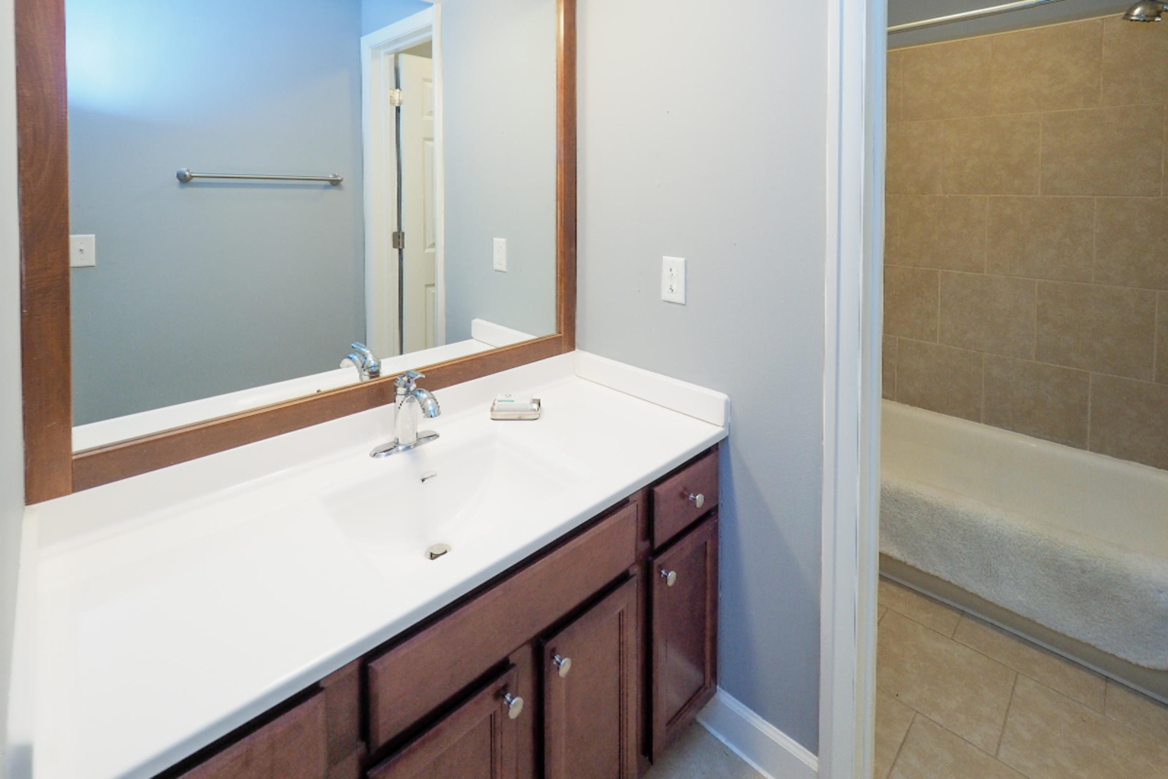 734 West Kilgore Road, Unit 304 Kalamazoo, MI 49008 - Photo 13 of 17 734 W Kilgore Rd 304-113