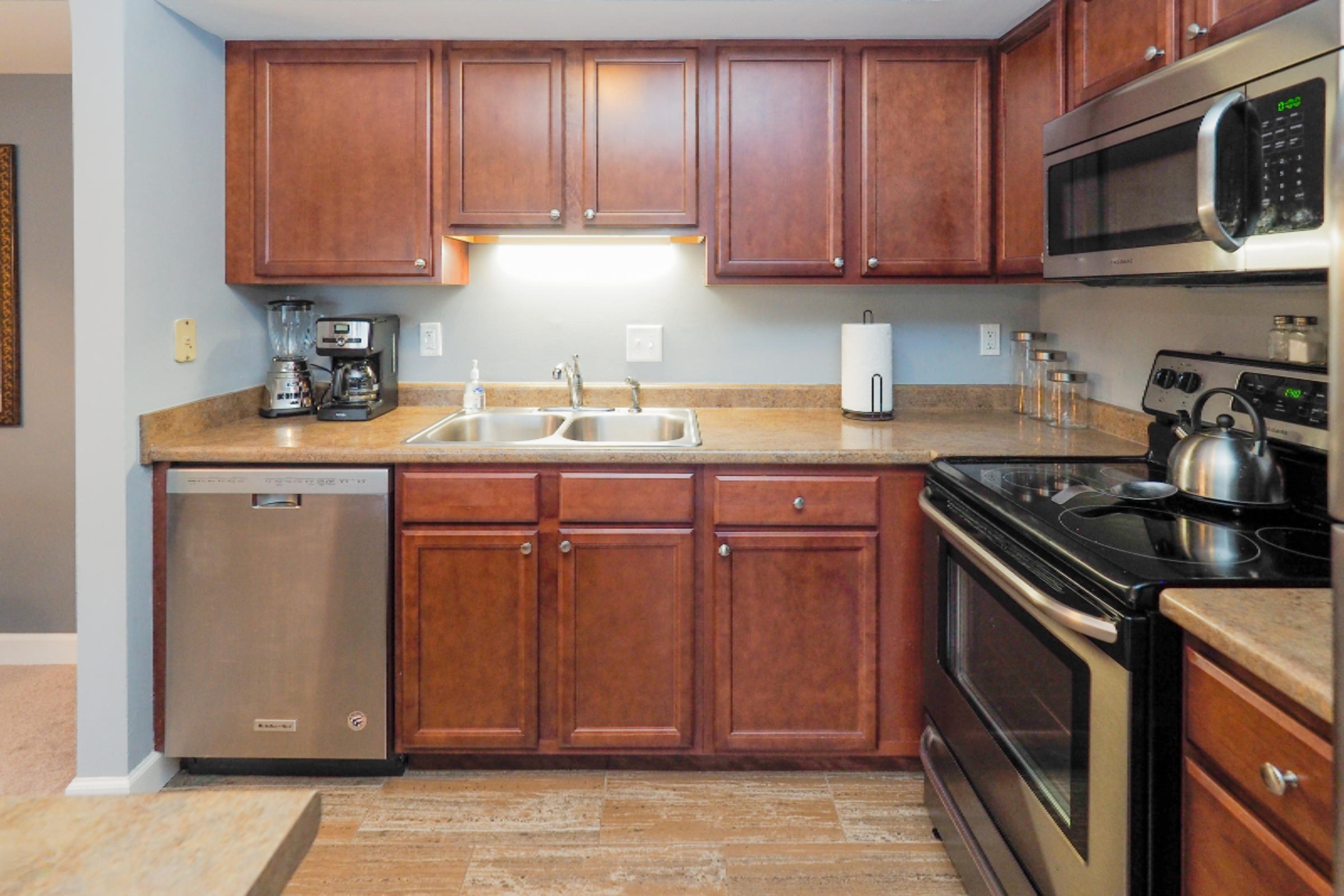 734 West Kilgore Road, Unit 304 Kalamazoo, MI 49008 - Photo 8 of 17 734 W Kilgore Rd 304-108