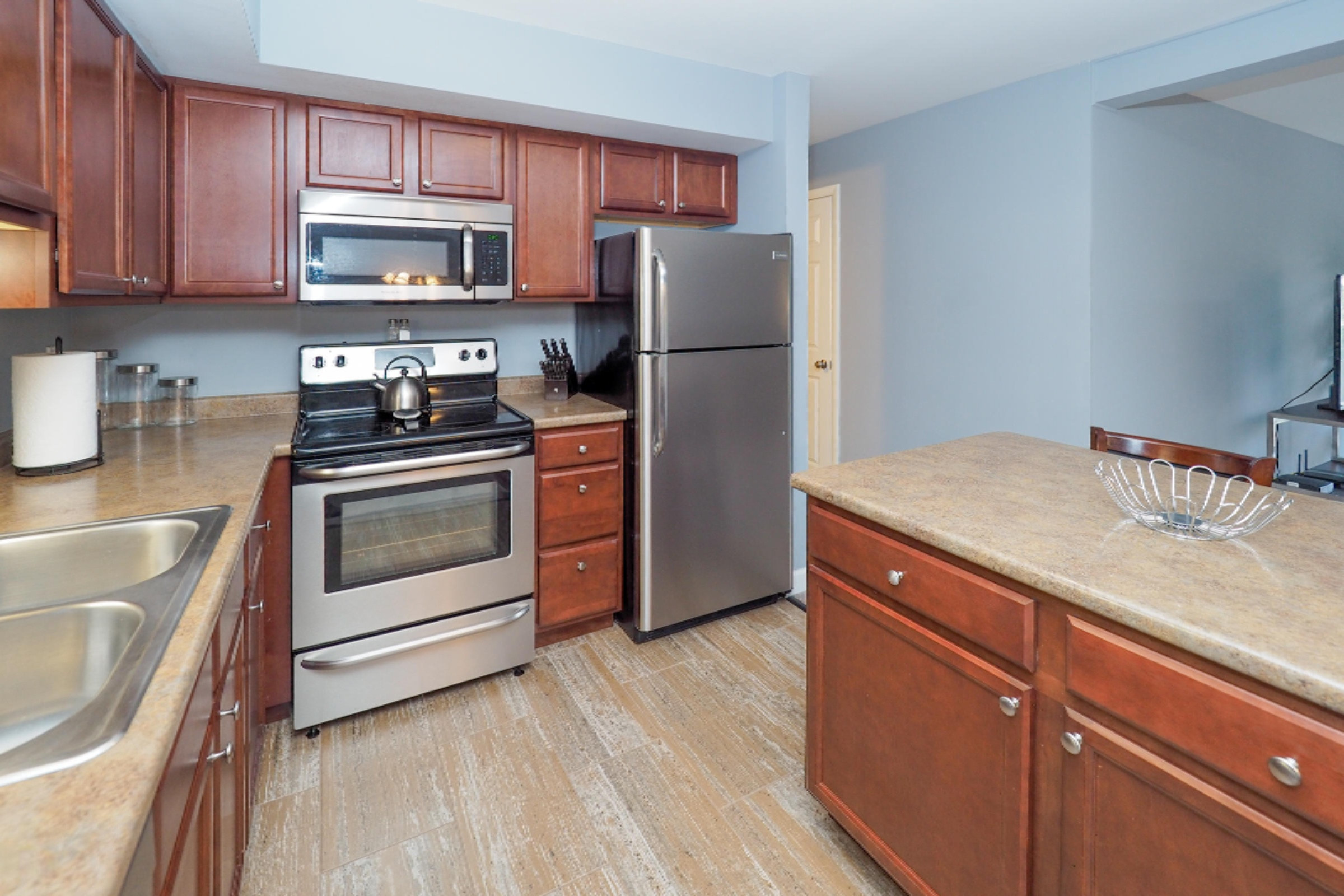 734 West Kilgore Road, Unit 304 Kalamazoo, MI 49008 - Photo 9 of 17 734 W Kilgore Rd 304-109