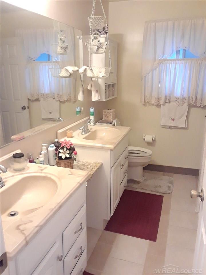 32544 Bunert Road Warren, MI 48088 - Photo 18 of 25 31351677-17.JPG