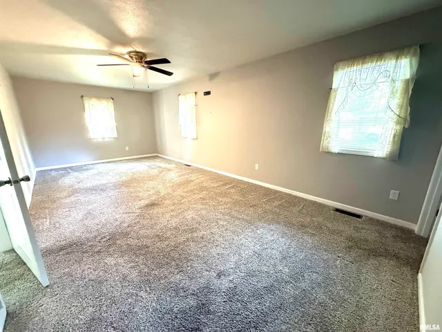 $275,000 | 3005 Woodlawn Place, Marion, IL 62959