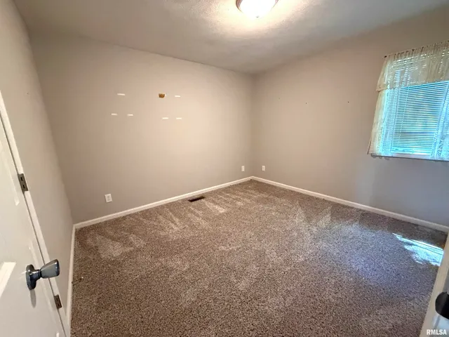 $275,000 | 3005 Woodlawn Place, Marion, IL 62959