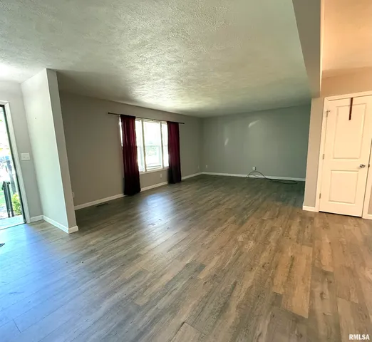 $275,000 | 3005 Woodlawn Place, Marion, IL 62959