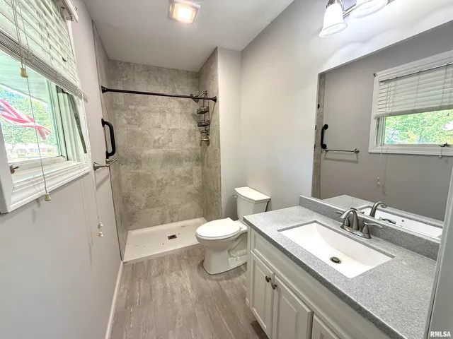 $275,000 | 3005 Woodlawn Place, Marion, IL 62959