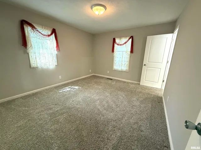 $275,000 | 3005 Woodlawn Place, Marion, IL 62959