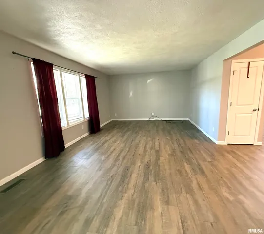 $275,000 | 3005 Woodlawn Place, Marion, IL 62959