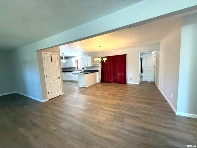 $275,000 | 3005 Woodlawn Place, Marion, IL 62959