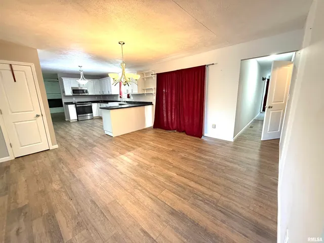 $275,000 | 3005 Woodlawn Place, Marion, IL 62959