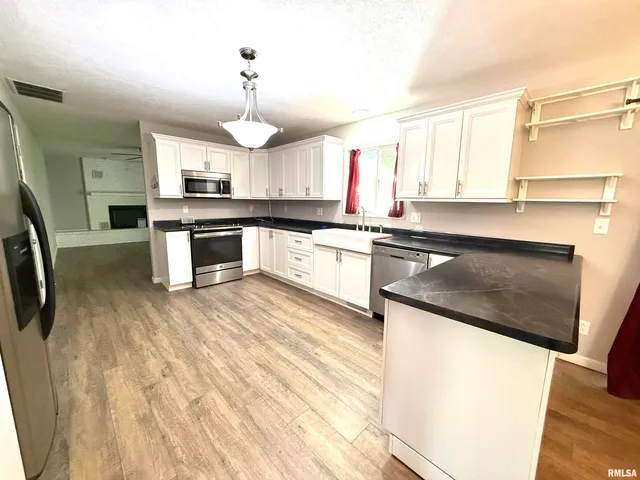 $275,000 | 3005 Woodlawn Place, Marion, IL 62959