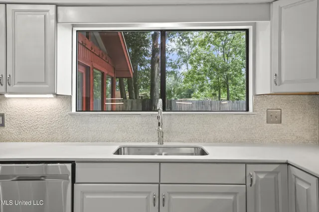 $671,000 | 110 Simon Boulevard, Ocean Springs, MS 39564