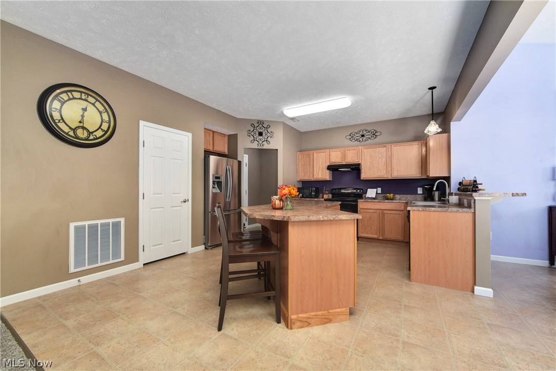 200 Stone Ridge Way Berea, OH 44017 - Photo 16 of 33 Kitchen