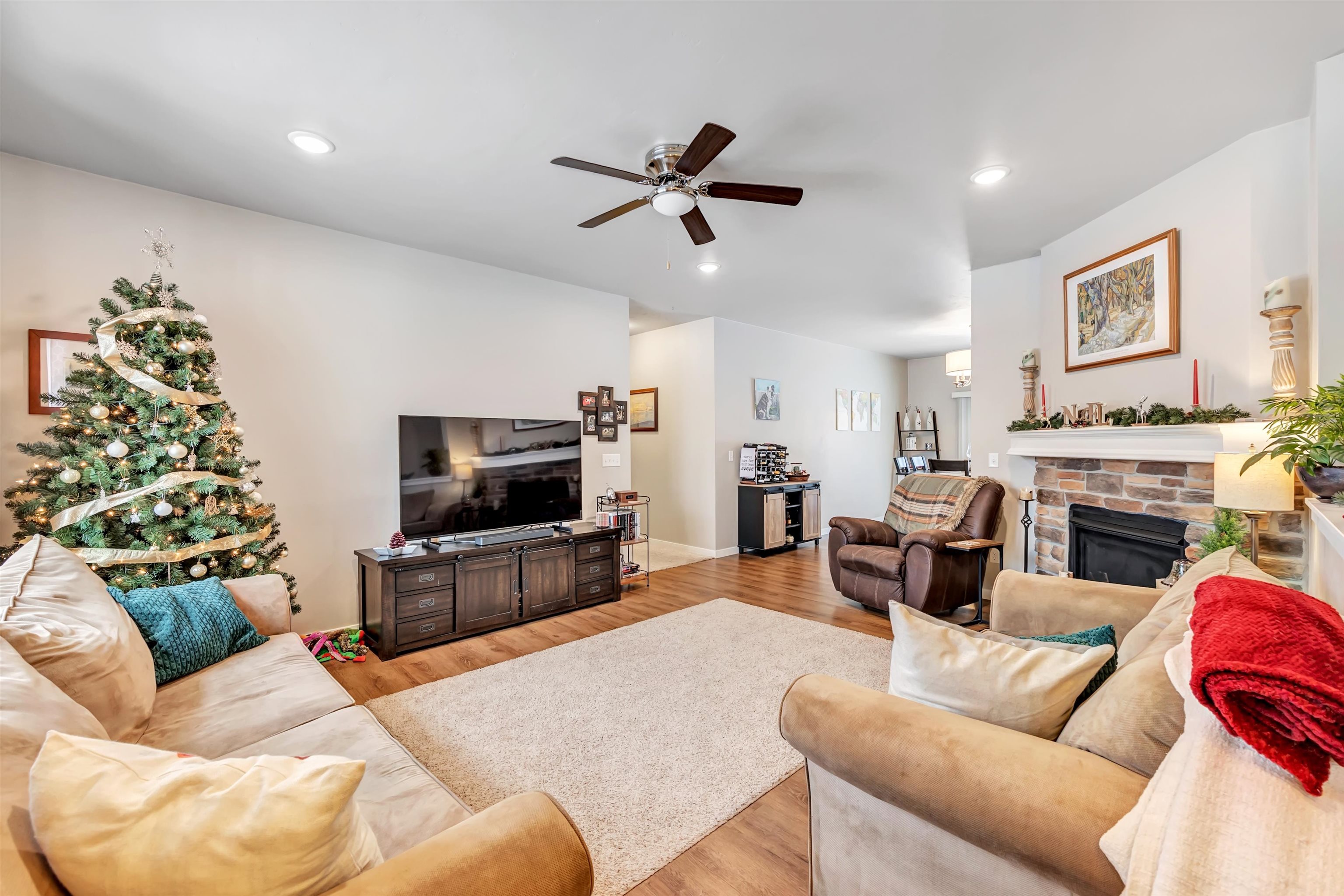 541 Pebblestone Circle Hobart, WI 54155 - Photo 3 of 28