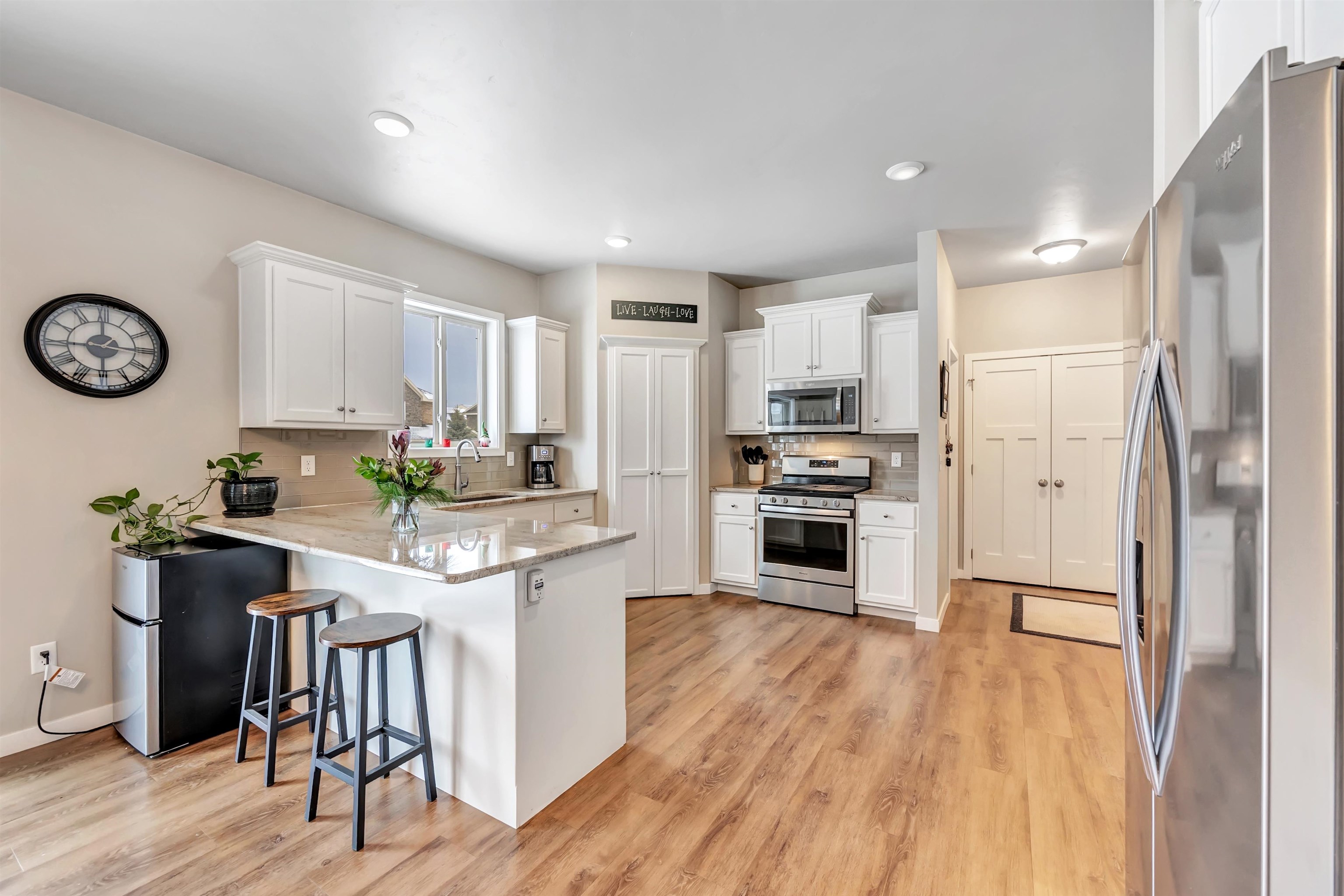 541 Pebblestone Circle Hobart, WI 54155 - Photo 7 of 28