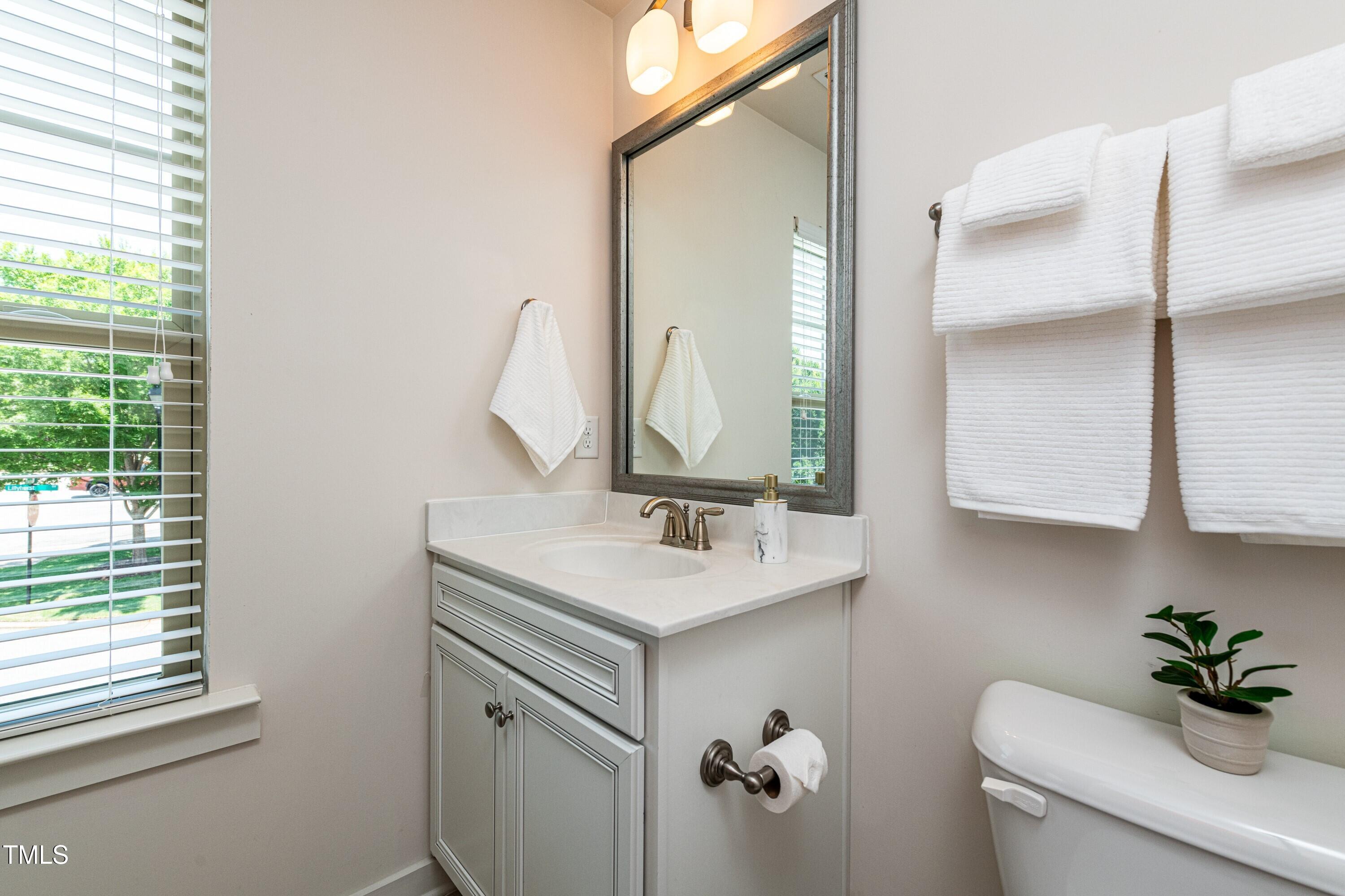 7809 Lillyhurst Drive Raleigh, NC 27612 - Photo 25 of 36 025_Full Bathroom