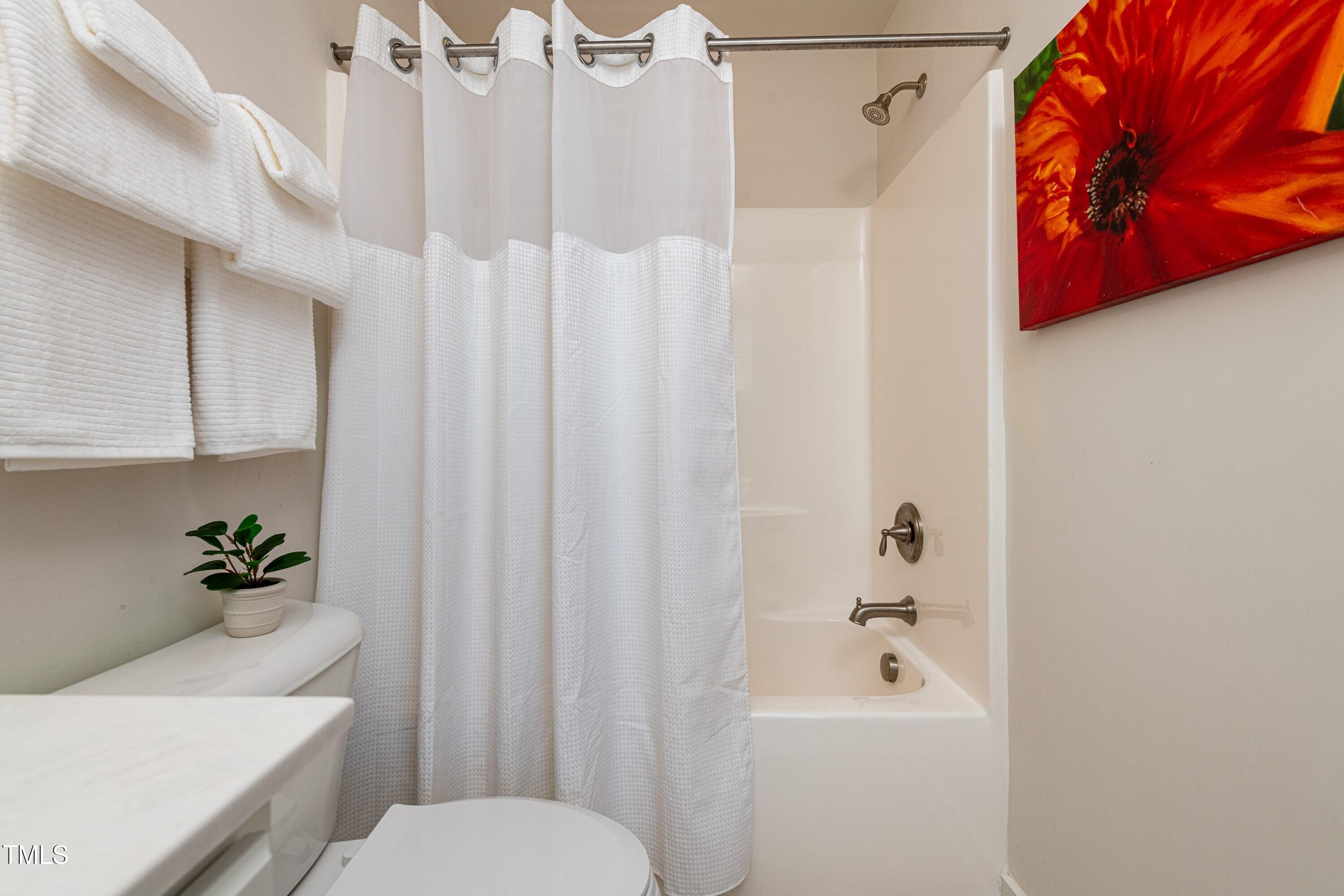 7809 Lillyhurst Drive Raleigh, NC 27612 - Photo 26 of 36 026_Full Bathroom