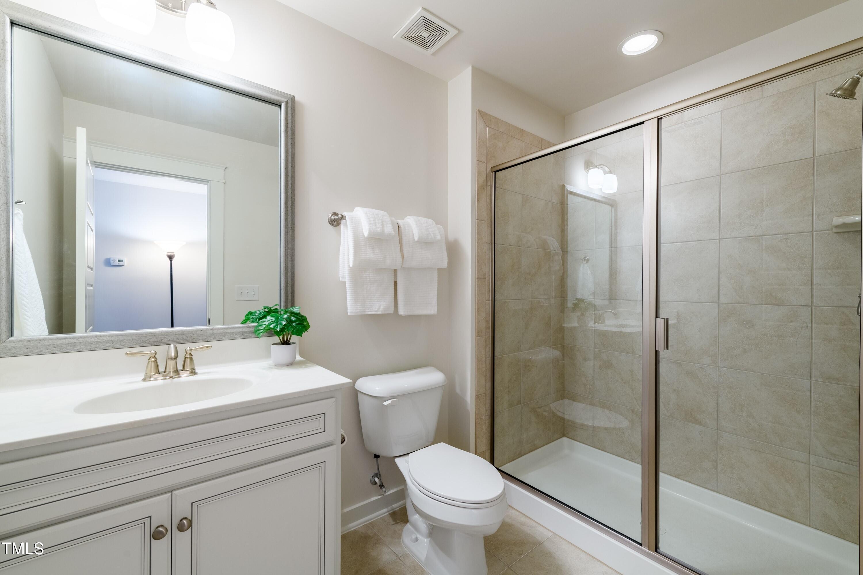 7809 Lillyhurst Drive Raleigh, NC 27612 - Photo 31 of 36 031_Full Bathroom