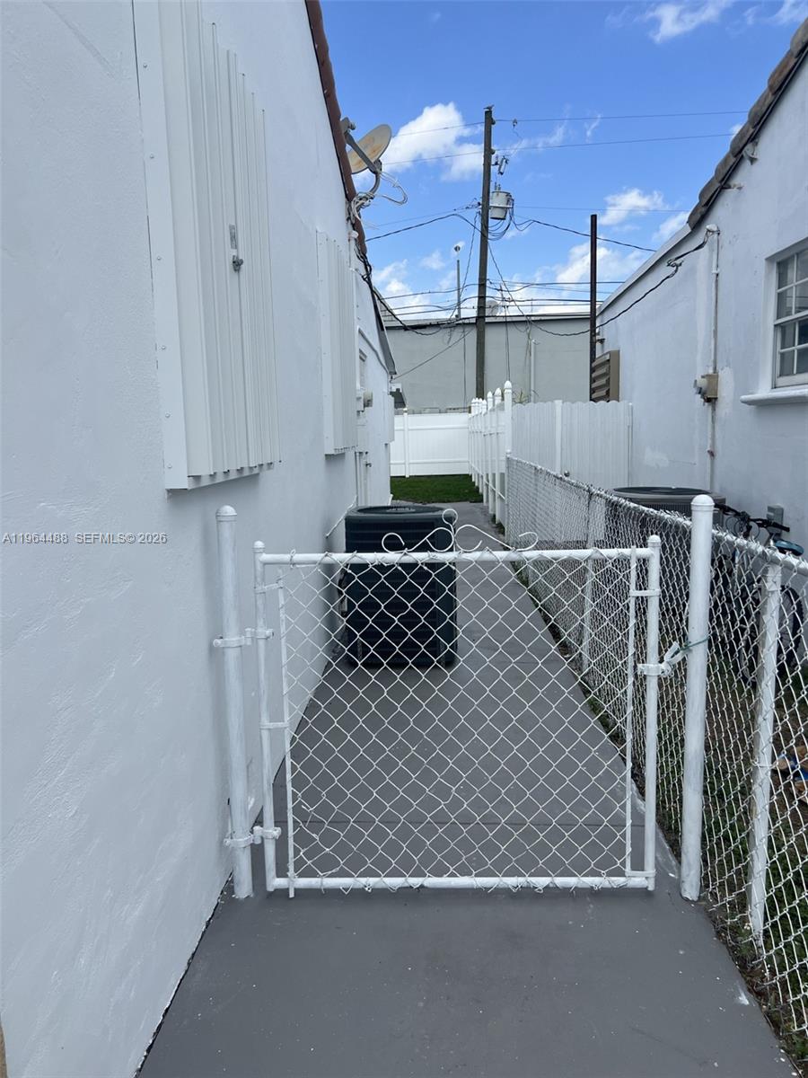 6823 Southwest 25th Street Miami, FL 33155 - Photo 7 of 14