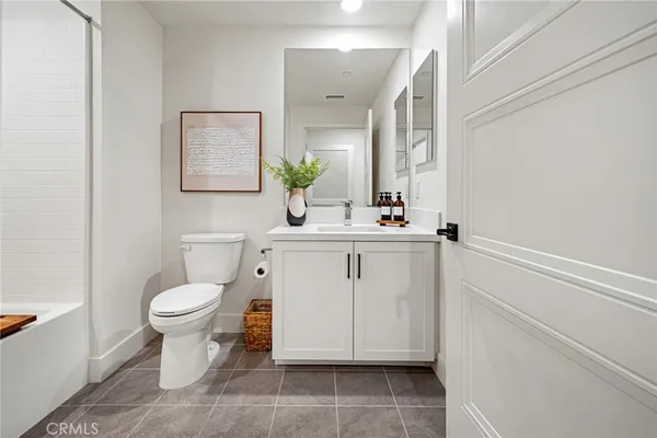 $1,199,900 | 16175 Dawn Way, Unit 302, Tustin, CA 92782